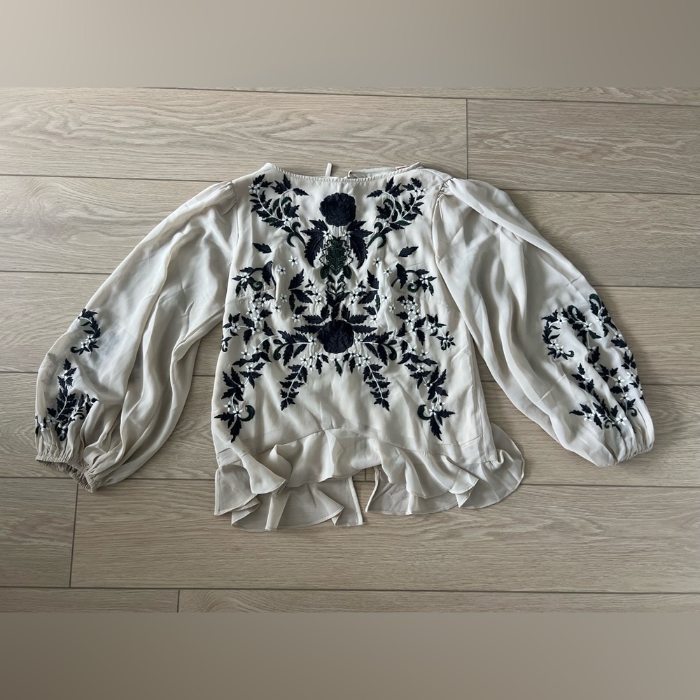 Free people embroidered boho top size xs beige/black/dark green/white NWT